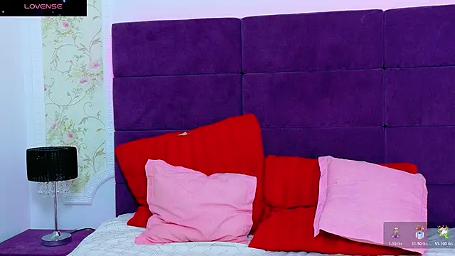 Snapshot of AlissaDrake_ chatting on 11.19.25 AlissaDrake online show from 11.19.25