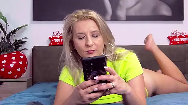 Snapshot of KaylinJan chatting on 02.22.26 KaylinJan online show from 02.22.26