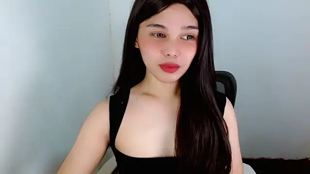 Snapshot of sluttyLeila chatting on 12.04.25 sluttyLeila online show from 12.04.25