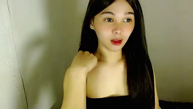 Snapshot of sluttyLeila chatting on 12.19.25 sluttyLeila online show from 12.19.25