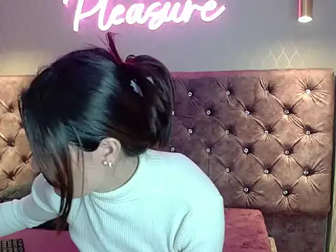 CataleyaDamourx online show from 12.16.25