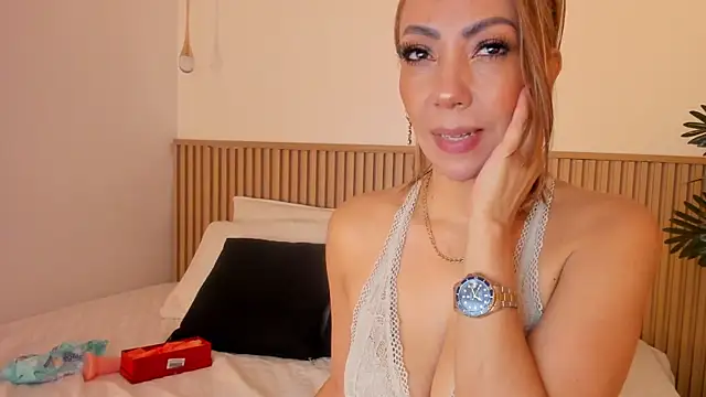 Snapshot of Samantha_Sra_ chatting on 05.21.26 Samantha Sra online show from 05.21.26