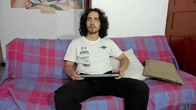 Snapshot of Jave_rave chatting on 02.14.26 Jave rave online show from 02.14.26