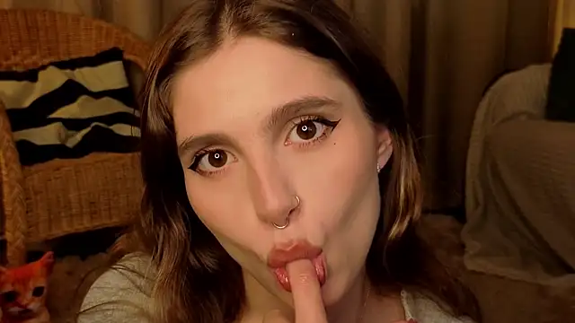 Snapshot of RozanneJordan chatting on 05.18.26 RozanneJordan online show from 05.18.26