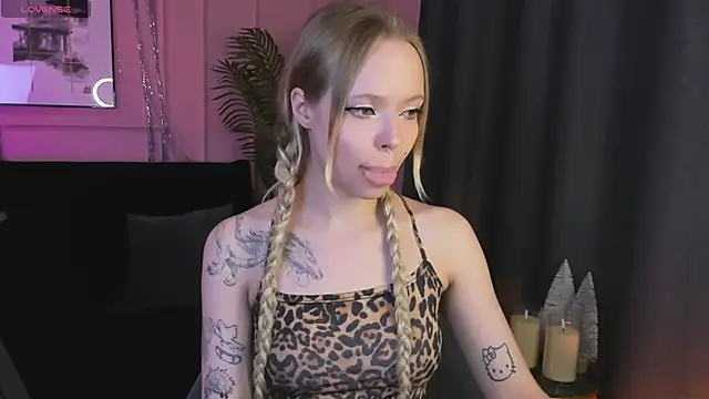 Snapshot of lucy_loy chatting on 01.14.26 lucy loy online show from 01.14.26