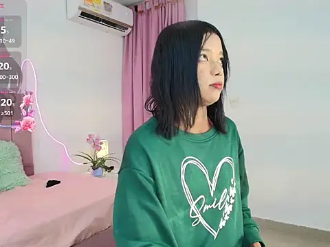 Snapshot of Luna_lexy04 chatting on 12.01.25 Luna lexy04 online show from 12.01.25