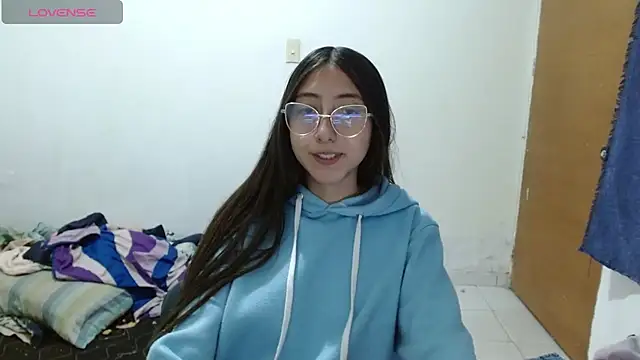 Snapshot of Nanylux chatting on 04.23.26 Nanylux online show from 04.23.26