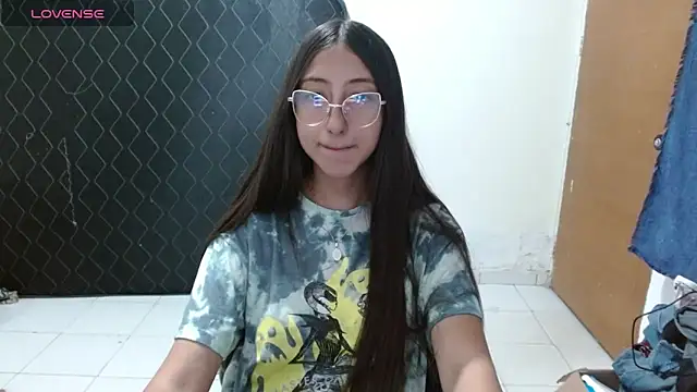 Snapshot of Nanylux chatting on 05.03.26 Nanylux online show from 05.03.26