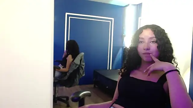 pettymoon1 online show from 11.24.25