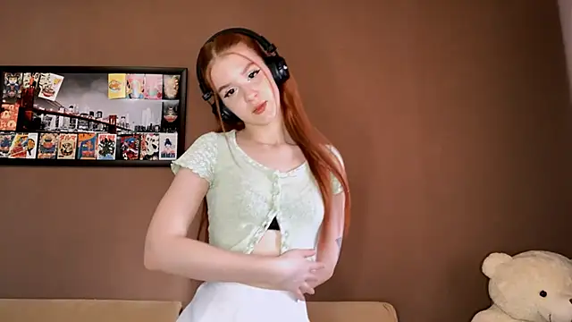 Snapshot of MichelinaCropleys chatting on 11.25.25 MichelinaCropleys online show from 11.25.25