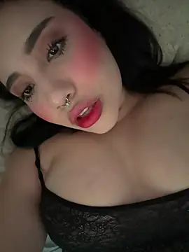 Snapshot of emy_eviee chatting on 04.27.26 emy eviee online show from 04.27.26