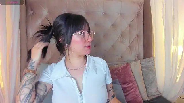 Snapshot of Annie_Petters chatting on 05.07.26 Annie Petters online show from 05.07.26