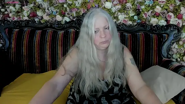 Snapshot of mariabelladonna chatting on 07.17.26 mariabelladonna online show from 07.17.26