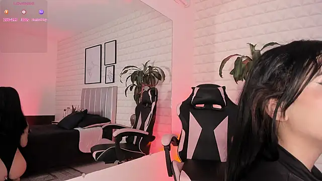 Elizabetth Benz online show from 03.10.26