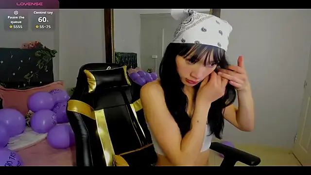 Snapshot of merolinegp chatting on 12.19.25 merolinegp online show from 12.19.25