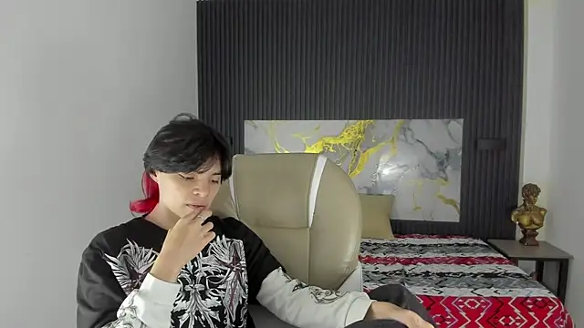 Sylasfrost online show from 12.13.25