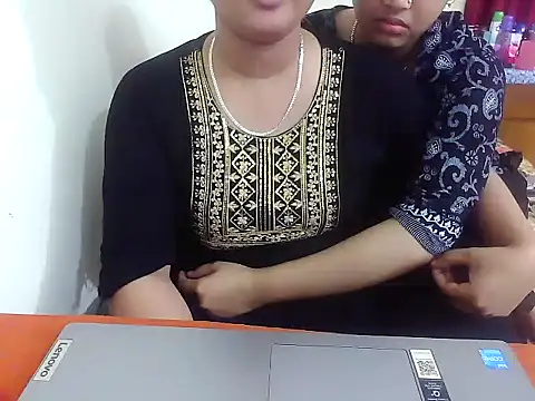 Snapshot of TwinRose2000 chatting on 02.17.26 TwinRose2000 online show from 02.17.26