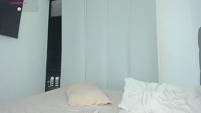 Snapshot of tessa__evans chatting on 05.25.26 tessa evans online show from 05.25.26