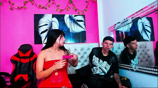 Snapshot of MiaAndTeylor chatting on 01.09.26 MiaAndTeylor online show from 01.09.26