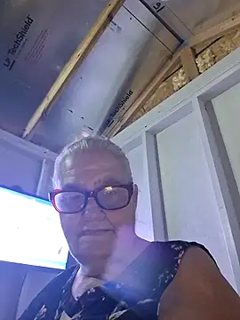 Snapshot of bella5757 chatting on 11.22.25 bella5757 online show from 11.22.25