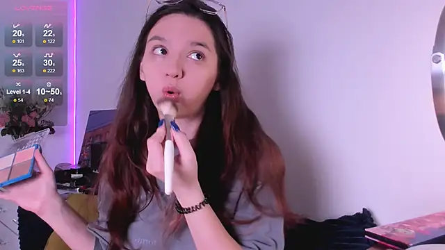 Snapshot of miabellee chatting on 12.23.25 miabellee online show from 12.23.25