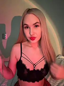 Snapshot of Miss_Alisse chatting on 12.04.25 Miss Alisse online show from 12.04.25