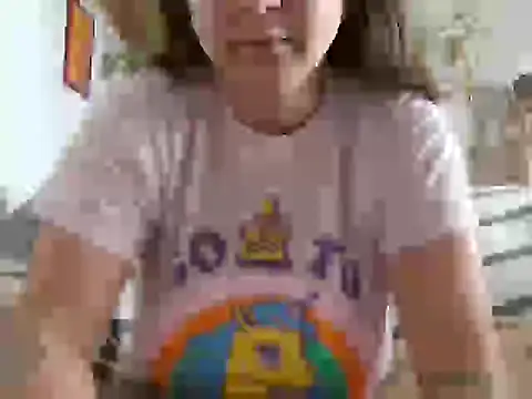 Snapshot of xxxluana chatting on 11.25.25 xxxluana online show from 11.25.25