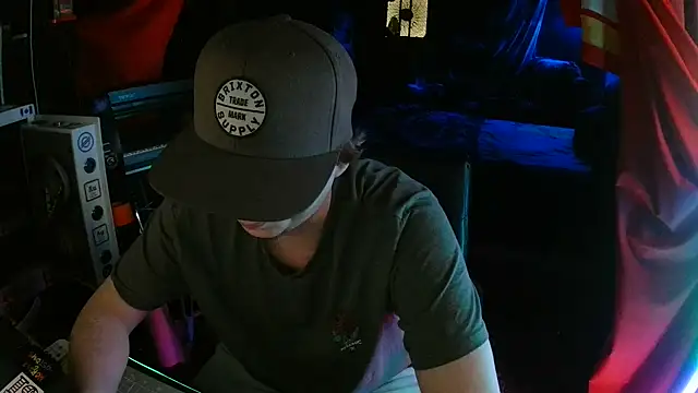 Snapshot of Bowerboi chatting on 11.28.25 Bowerboi online show from 11.28.25