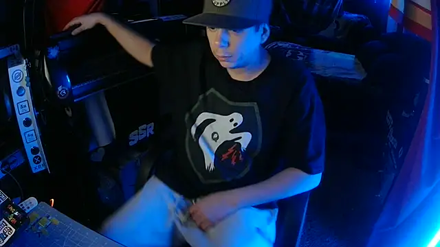 Snapshot of Bowerboi chatting on 04.11.26 Bowerboi online show from 04.11.26