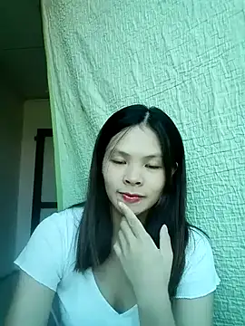 quynhquynh  online show from 11.23.25