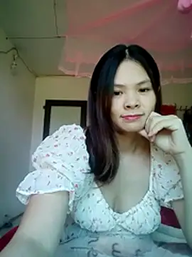 quynhquynh  online show from 11.29.25