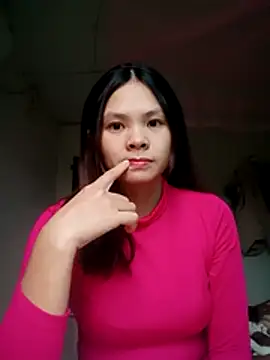 quynhquynh  online show from 12.16.25