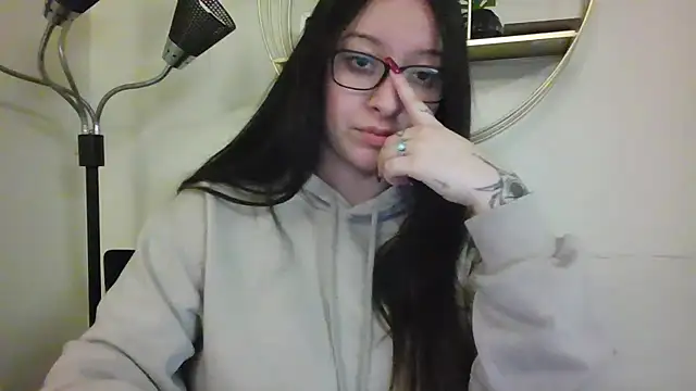 Snapshot of BesosAndPassion chatting on 11.20.25 BesosAndPassion online show from 11.20.25