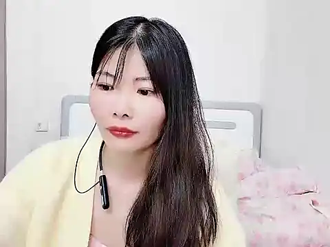 Snapshot of Ava-Baby chatting on 12.04.25 Ava-Baby online show from 12.04.25