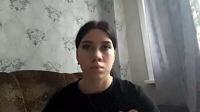 Snapshot of DebbiGoodknight chatting on 12.04.25 DebbiGoodknight online show from 12.04.25