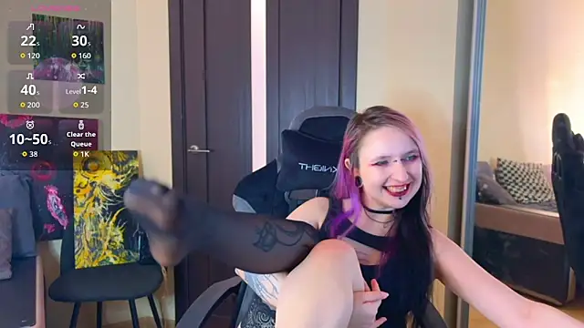 Snapshot of lavender_monster chatting on 02.15.26 lavender monster online show from 02.15.26