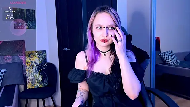 Snapshot of lavender_monster chatting on 02.19.26 lavender monster online show from 02.19.26