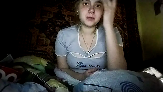 Snapshot of KikiBang chatting on 12.03.25 KikiBang online show from 12.03.25