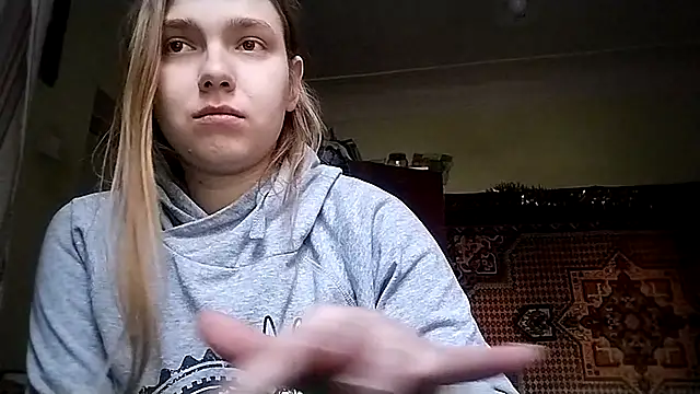 Snapshot of KikiBang chatting on 12.23.25 KikiBang online show from 12.23.25