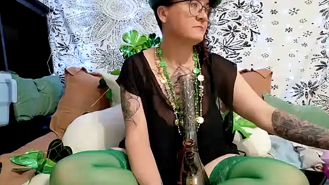 Snapshot of sareberr420 chatting on 03.17.26 sareberr420 online show from 03.17.26