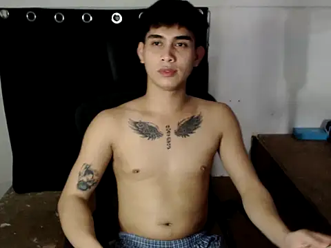 Snapshot of DecentGUy04 chatting on 11.19.25 DecentGUy04 online show from 11.19.25