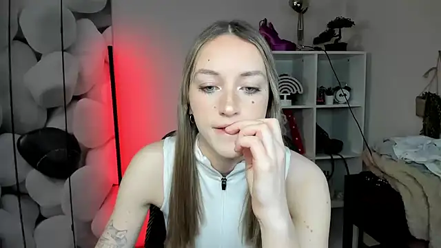 Snapshot of EvelynBlond chatting on 01.16.26 EvelynBlond online show from 01.16.26