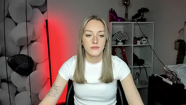 Snapshot of EvelynBlond chatting on 01.19.26 EvelynBlond online show from 01.19.26