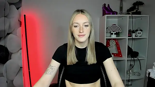 Snapshot of EvelynBlond chatting on 02.09.26 EvelynBlond online show from 02.09.26