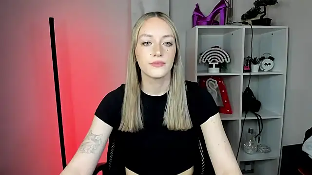 Snapshot of EvelynBlond chatting on 02.24.26 EvelynBlond online show from 02.24.26