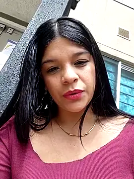 Snapshot of Layla-daring chatting on 06.14.26 Layla-daring online show from 06.14.26
