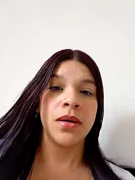 Snapshot of Layla-daring chatting on 07.18.26 Layla-daring online show from 07.18.26