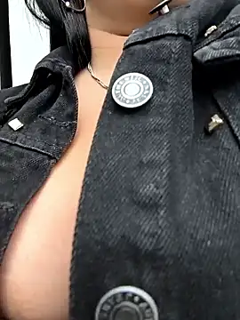 Snapshot of Kendra-daring chatting on 12.14.25 Kendra-daring online show from 12.14.25