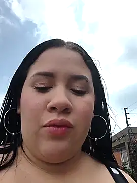 Snapshot of Kendra-daring chatting on 12.22.25 Kendra-daring online show from 12.22.25