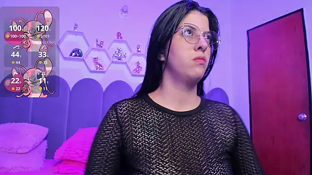 lunagomez24 online show from 12.14.25